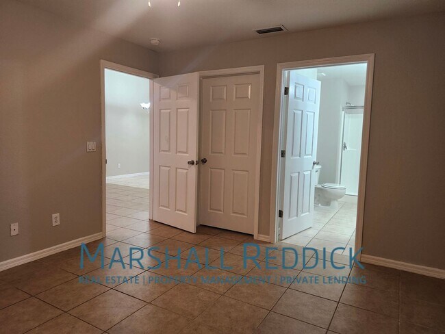 Building Photo - Super cute 2 bedroom 2 bath close to pine ...