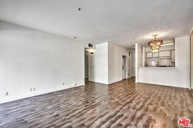 Building Photo - 500 S Berendo St