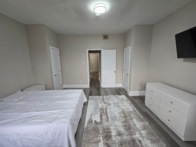 Building Photo - 4915 N 13th St