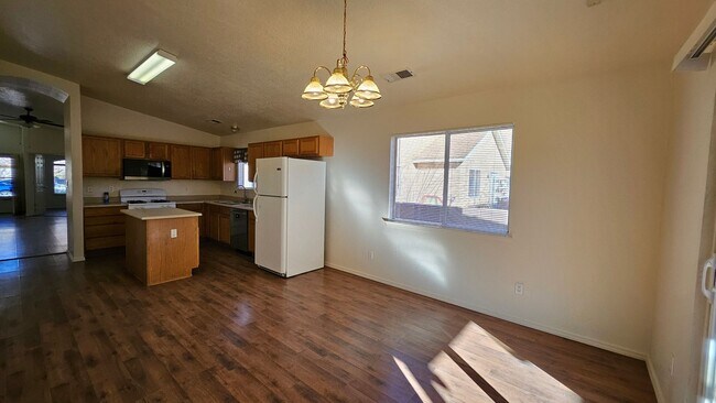 Building Photo - NW 4 Bedroom 2.5 Bath Home Available now!