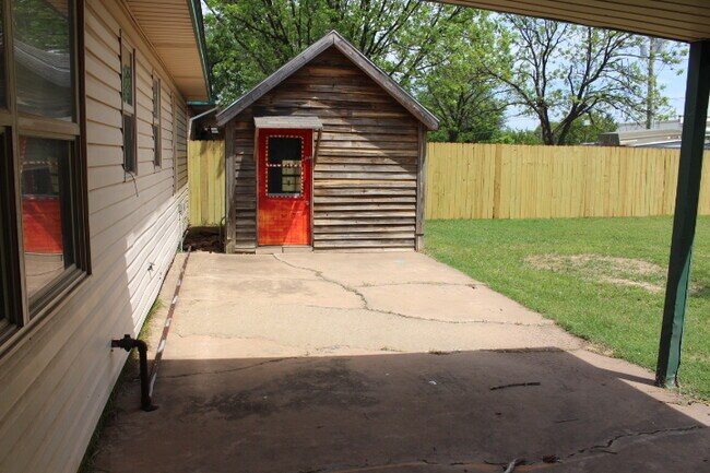 Building Photo - Pet friendly!!