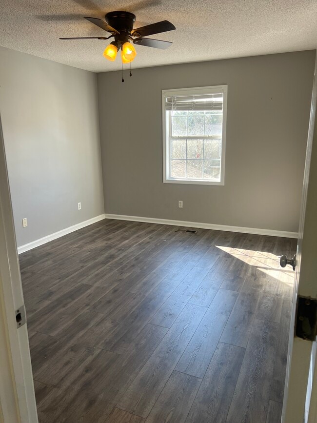 Building Photo - 160 Commons Dr