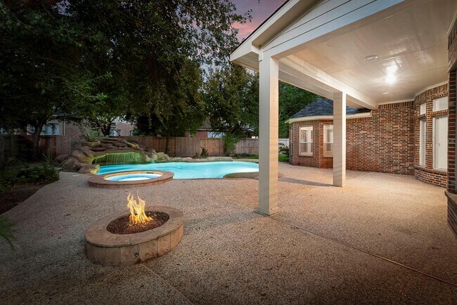 Building Photo - 6 Hithervale Ct