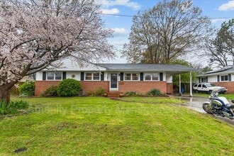 Building Photo - 409 Caren Dr
