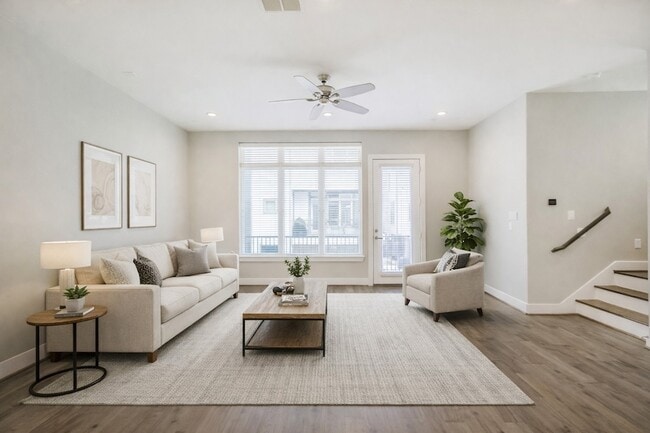 Building Photo - 1305 Mayfair Clarkson Ln