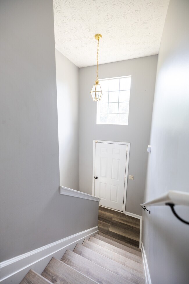 Building Photo - 599 Rivulett Ct