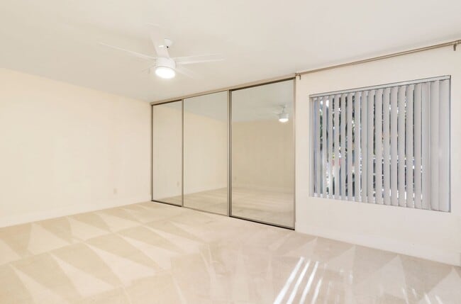 Building Photo - Beautiful 2Bd/2Ba Condo In Gated Community...