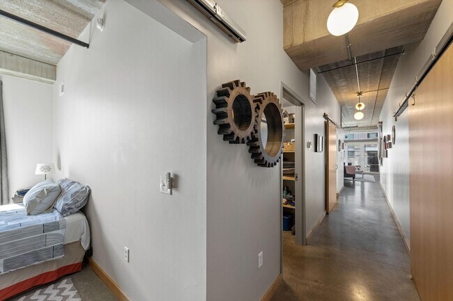 Building Photo - 710 N 4th St