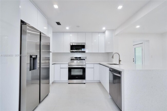 Building Photo - 6566 SW 35th St