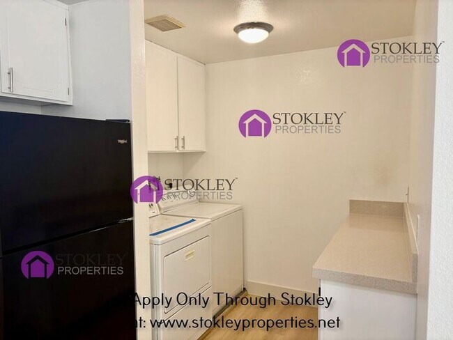 Building Photo - 5085 Valley Crest Dr