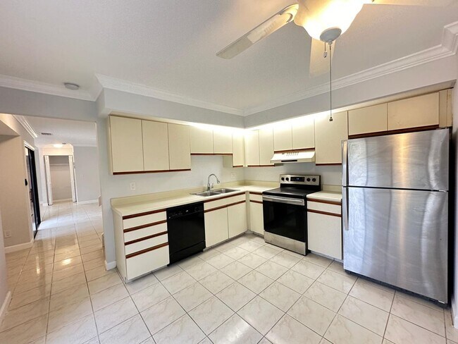 Building Photo - PGA National Beautiful 2 Bedroom 3 Bath Co...