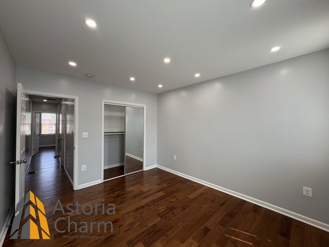 Building Photo - Updated 2 Bed Home with Backyard and Great...