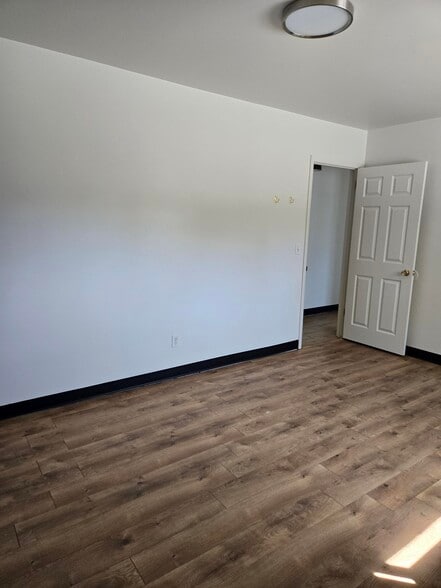 Bright master bedroom - 2751 Leisure Dr