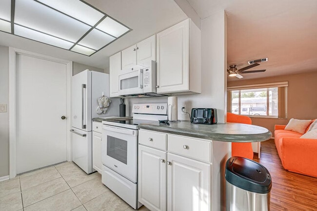 Building Photo - 7536 Topay Ln