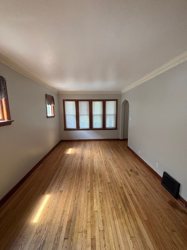 Building Photo - Charming 3-Bedroom in the Heart of Riverwest