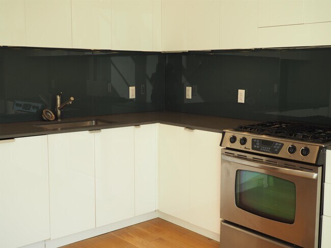 Building Photo - 50 Dey St