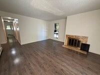 Building Photo - 3 Bed 2 Bath Condo & Pool Access!