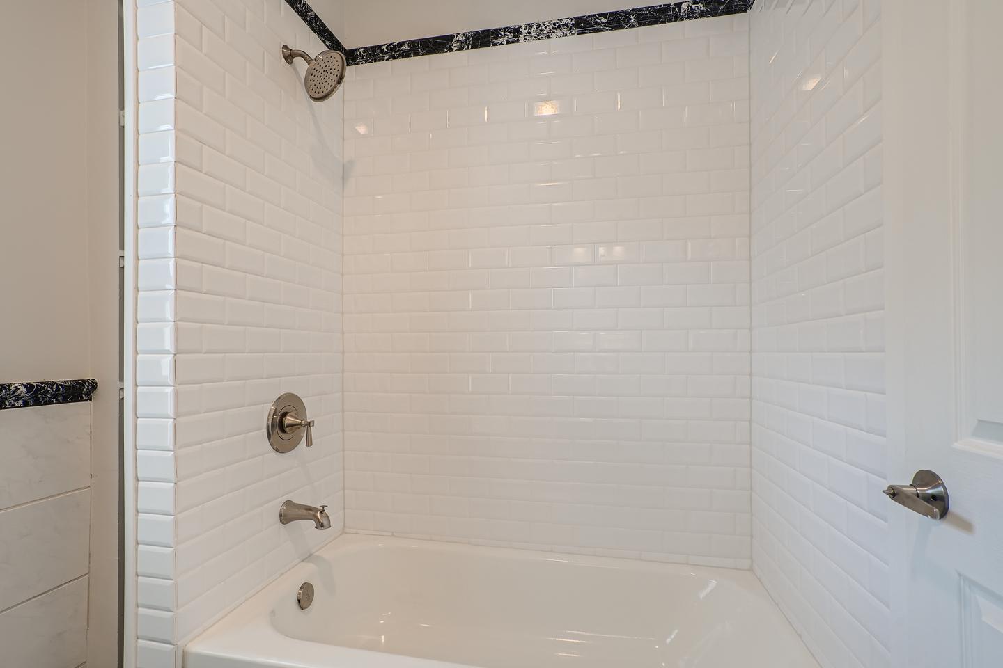 Building Photo - Dazzling North Capitol Hill home with fenced yard