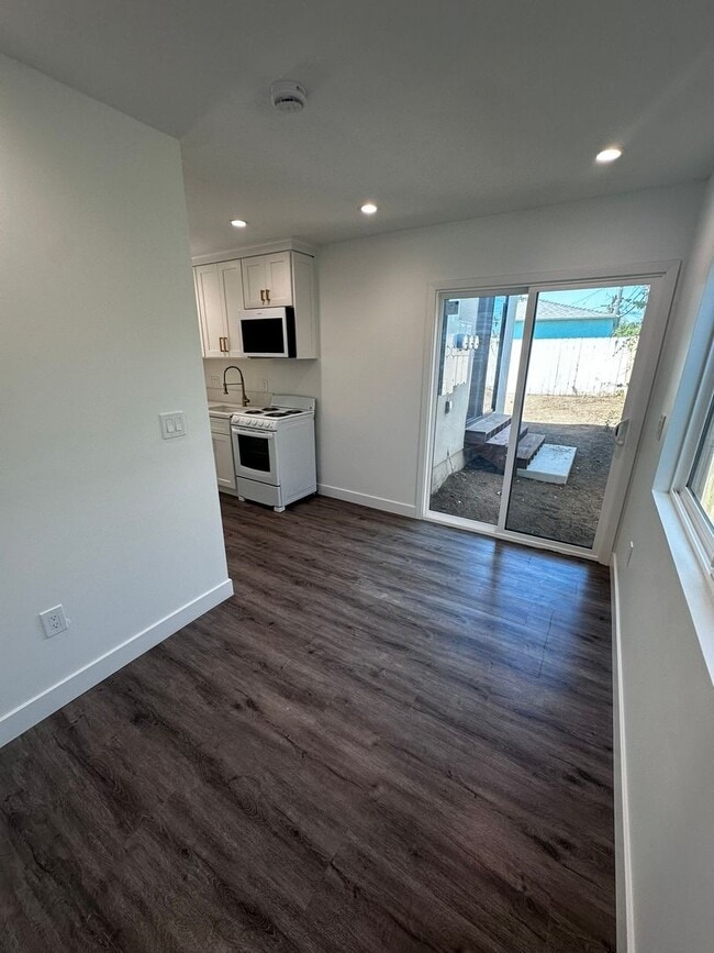 Building Photo - 611 Silver Strand Blvd