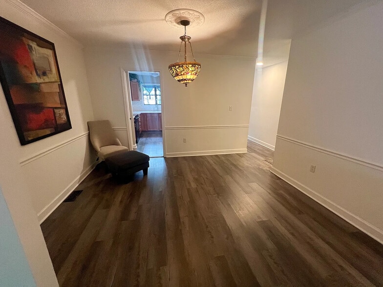Building Photo - Room in Townhome on Willow Bridge Dr