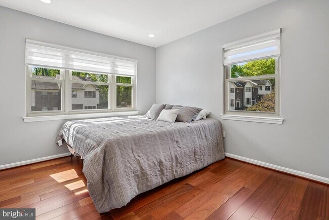 Building Photo - 6608 Westbury Oaks Ct