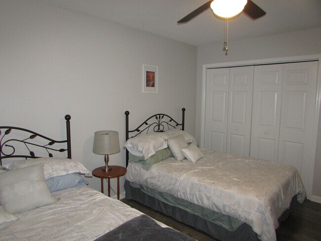 Building Photo - This is a 2 Bedroom, 2 Bathroom Completely...