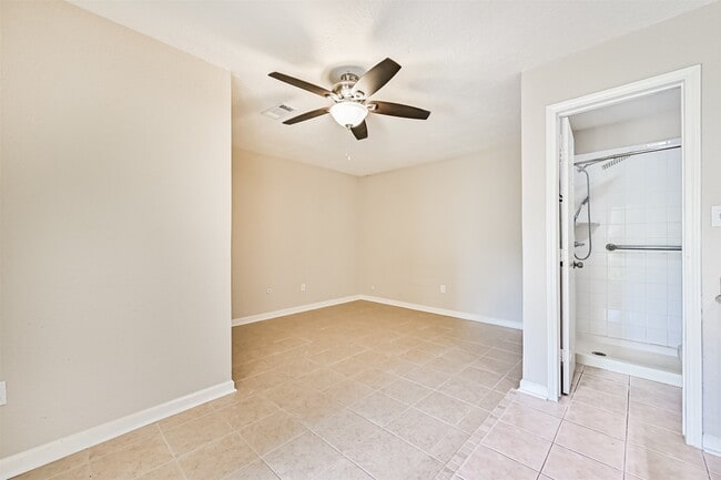 Building Photo - 1113 N Heron Dr