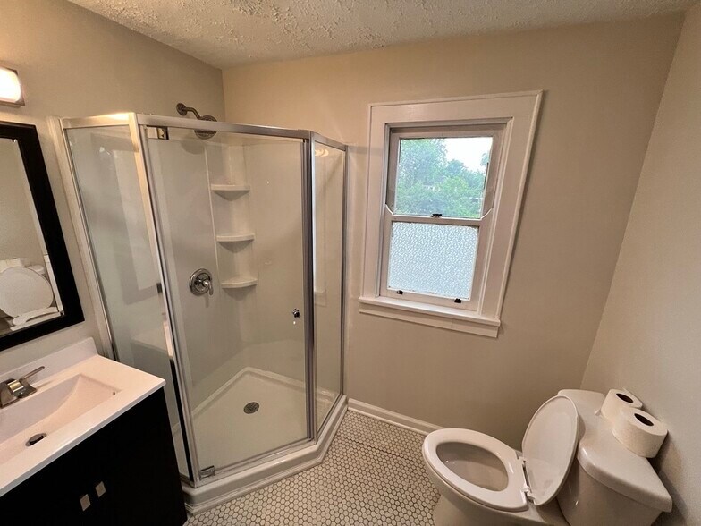 Upstairs Bath - 6816 Park Ave