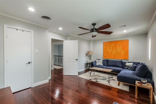 Building Photo - 8638 Oakford Dr