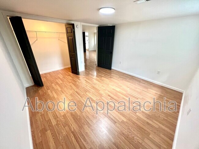 Building Photo - 1233 Collins Hwy