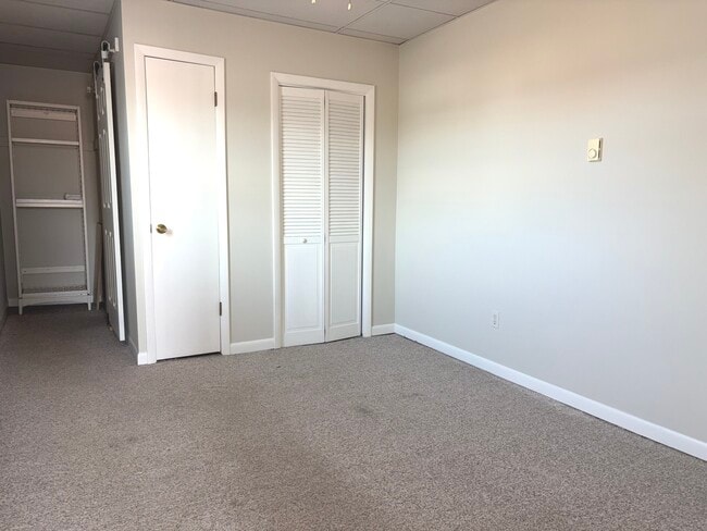 Building Photo - 263 Center St