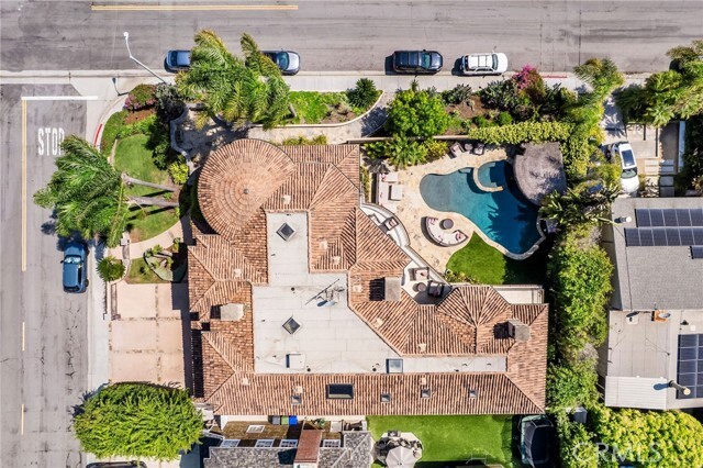 Building Photo - 215 S Poinsettia Ave