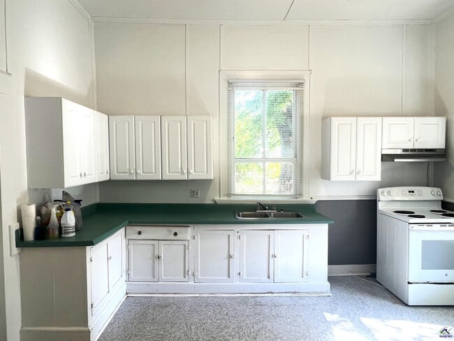 Building Photo - 310 Central Ave