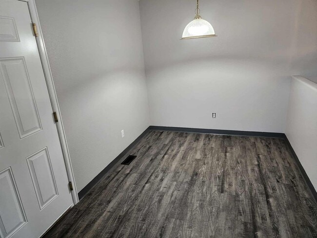 Building Photo - 3 Bedroom 3 Bath Rancher Town Home 2 Car Garage