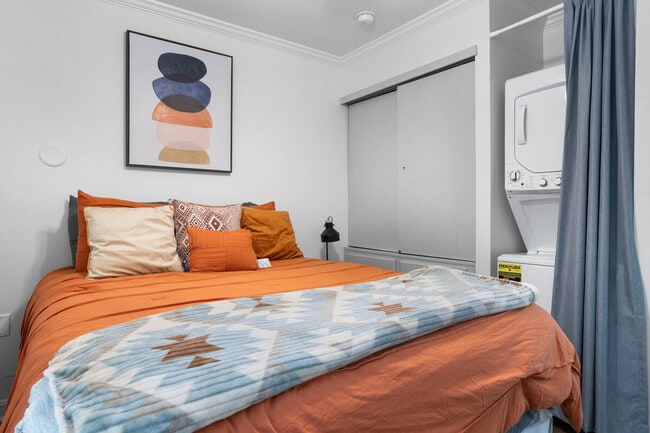 Building Photo - 1911 Government St