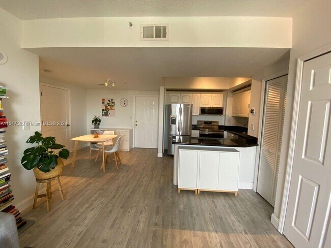 Building Photo - 3500 Coral Wy