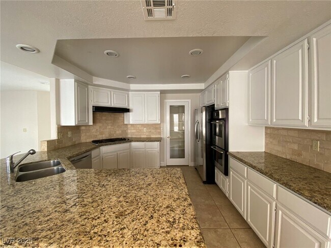 Building Photo - 9312 Angelfish Dr