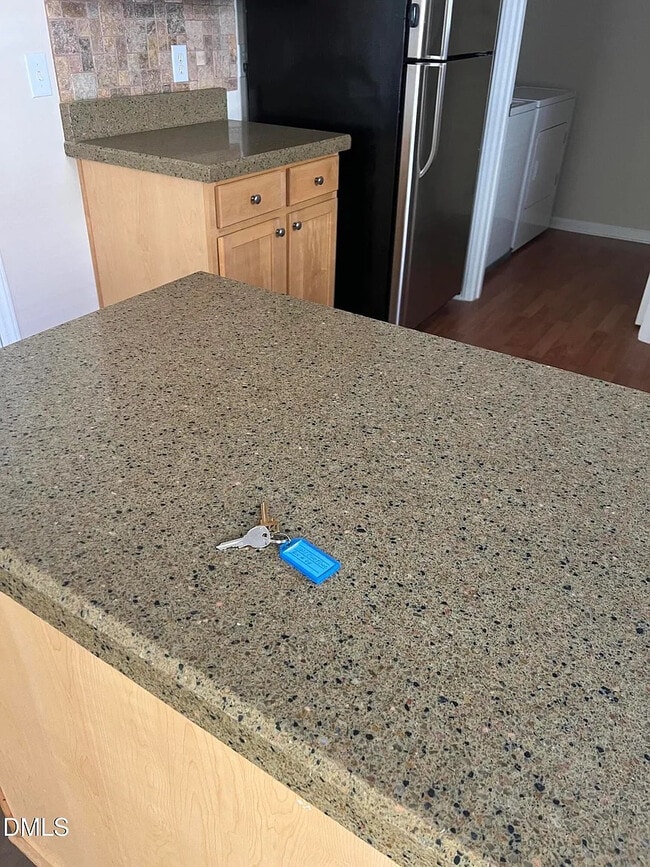 Building Photo - Room in Condo on Claret Ln