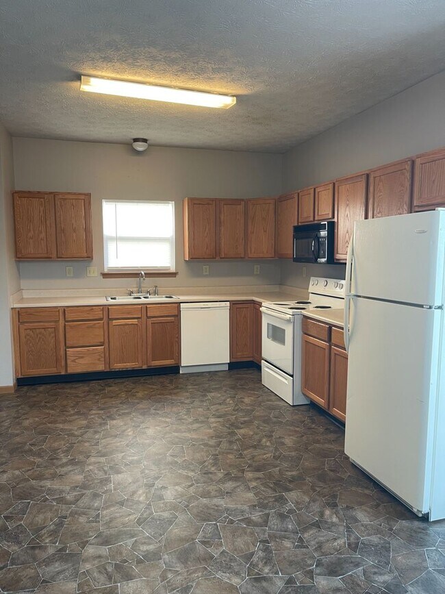Building Photo - 3368 Edison Dr