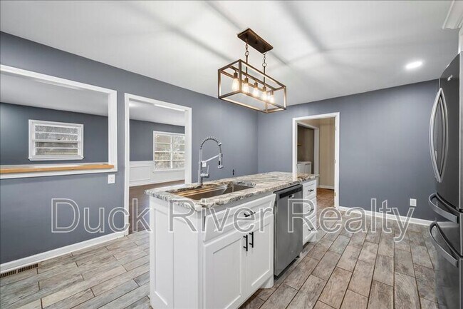 Building Photo - 406 7th St