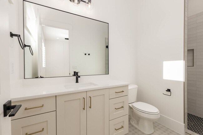 Building Photo - Beautiful 5 bed 4 bath home in Desert Cany...