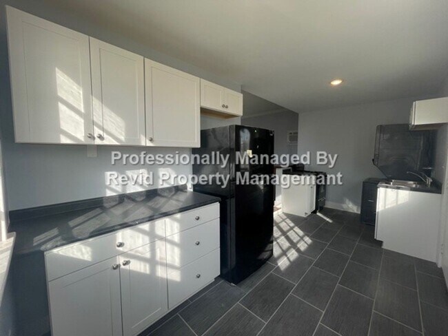 Building Photo - 56 N Willett St
