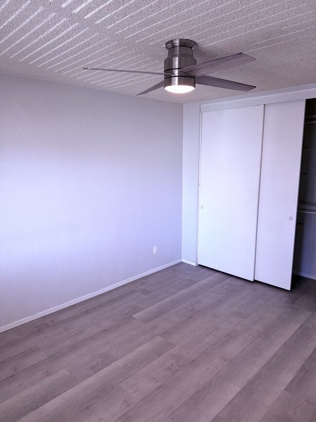 Bedroom 1 - 4700 Clair del Ave