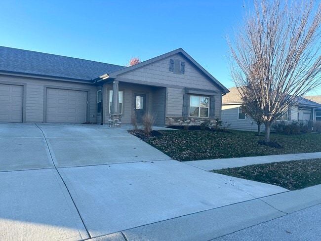 Primary Photo - 2 Bed 1 Car Attached Villa in Blue Springs