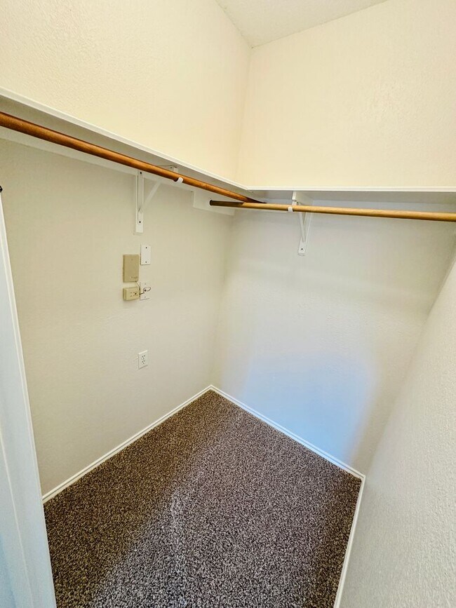 Building Photo - Charming 2 Bed 2 Bath Condo with Nature Vi...