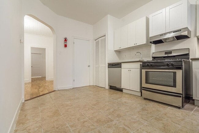 Building Photo - 412 2nd St