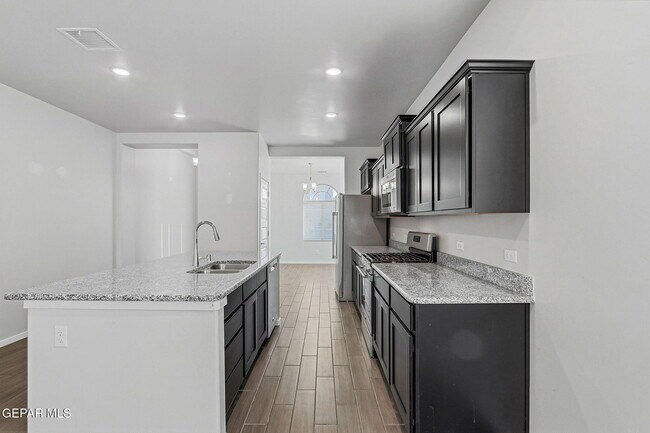 Building Photo - 12869 Clevedon St