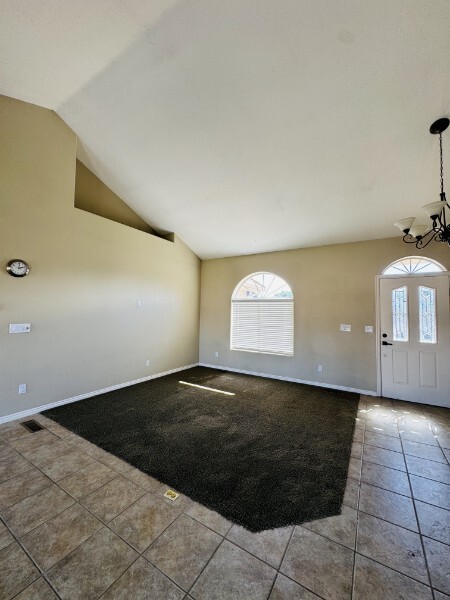 Building Photo - 304 W Mariposa Dr