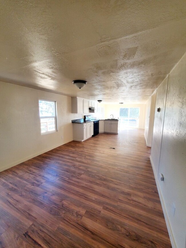 Primary Photo - * PENDING* 3 Bedroom 2 Bath Single Family ...