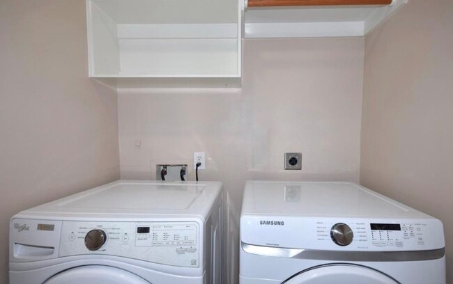 Building Photo - 25274 Finchgrove Ln